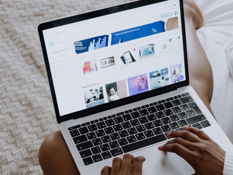O Canva tornou-se uma ferramenta intuitiva de design para leigos através de uma boa ux.